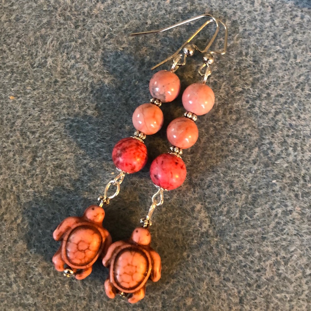 Howlite turtle earrings - Picture 3 of 4